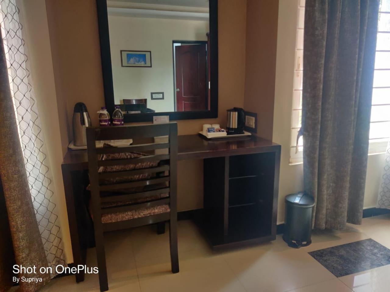 Hotel Pushpak Бхубанешвара Экстерьер фото