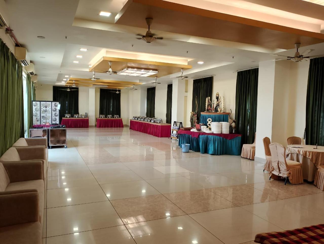 Hotel Pushpak Бхубанешвара Экстерьер фото