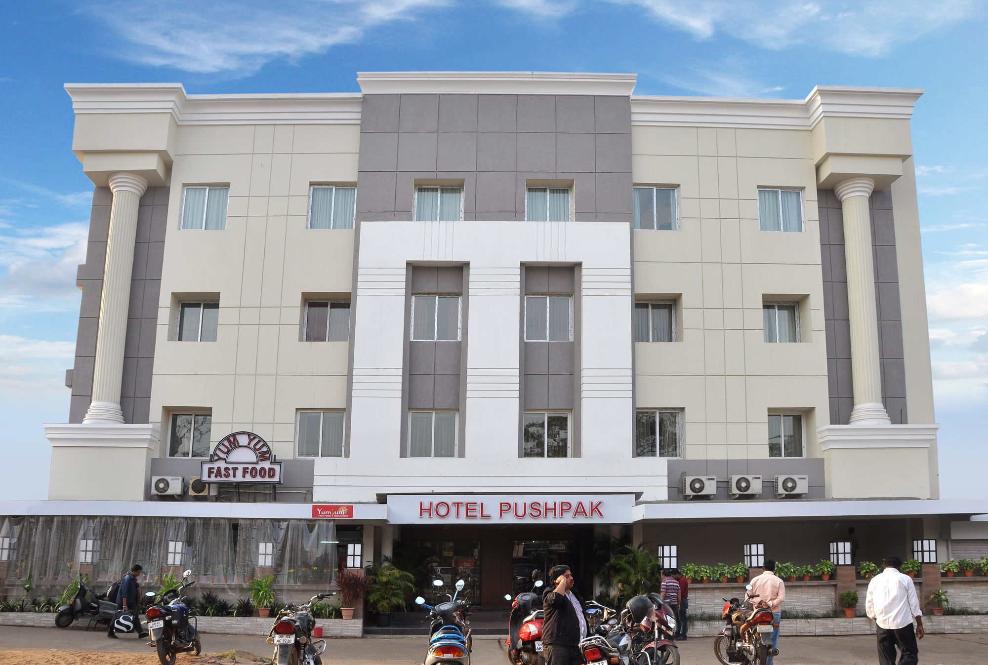 Hotel Pushpak Бхубанешвара Экстерьер фото