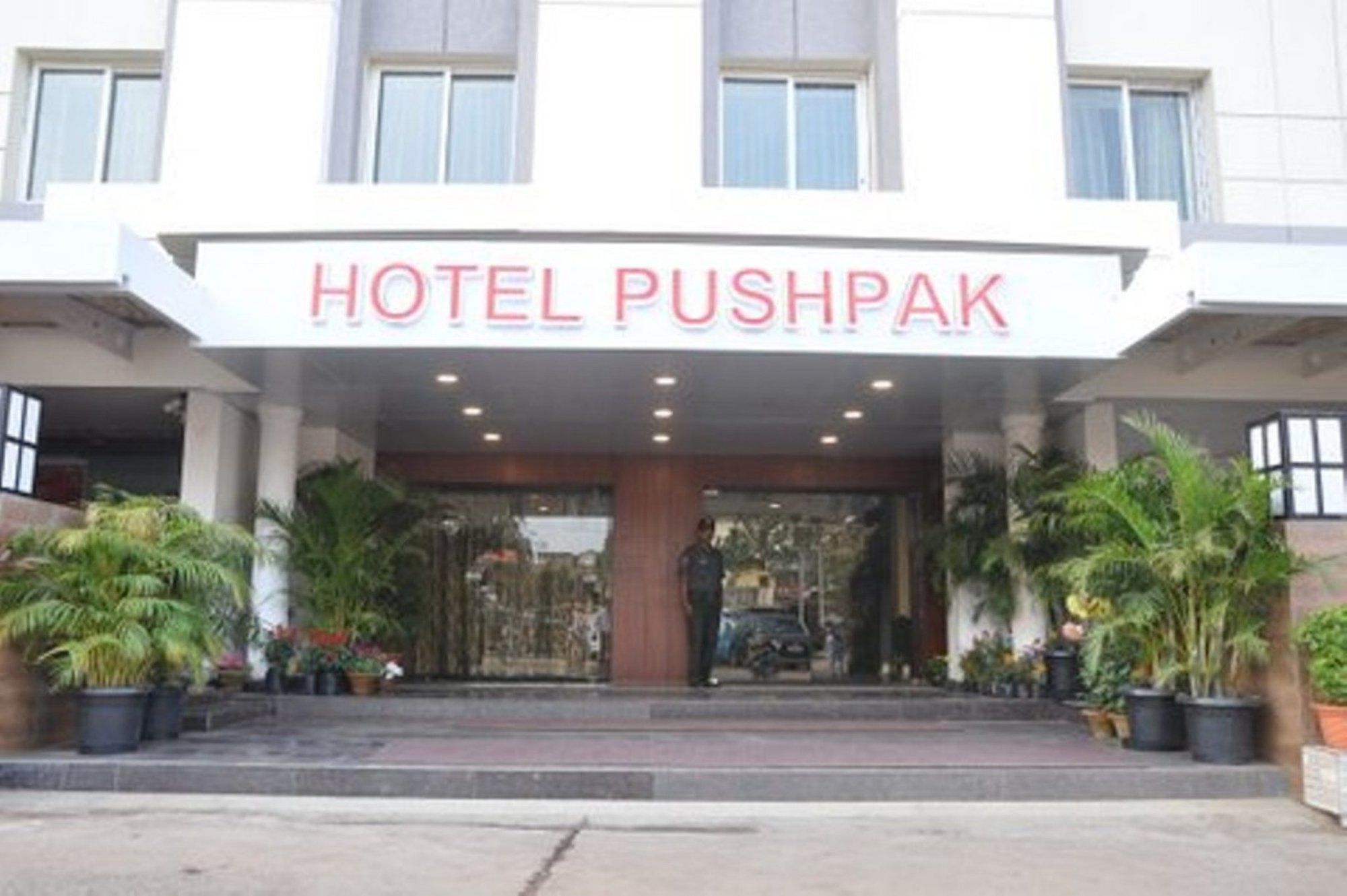 Hotel Pushpak Бхубанешвара Экстерьер фото