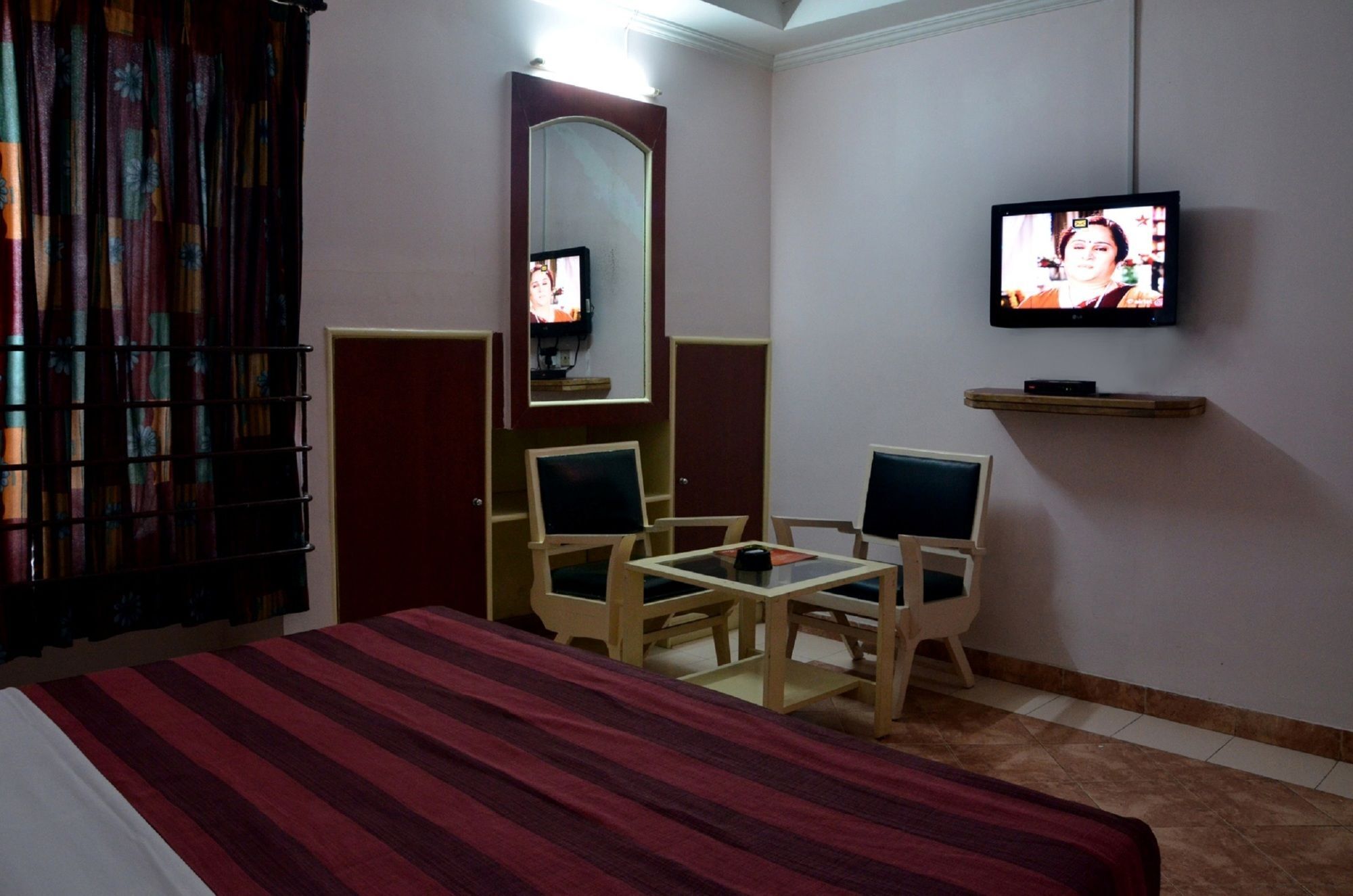 Hotel Pushpak Бхубанешвара Экстерьер фото